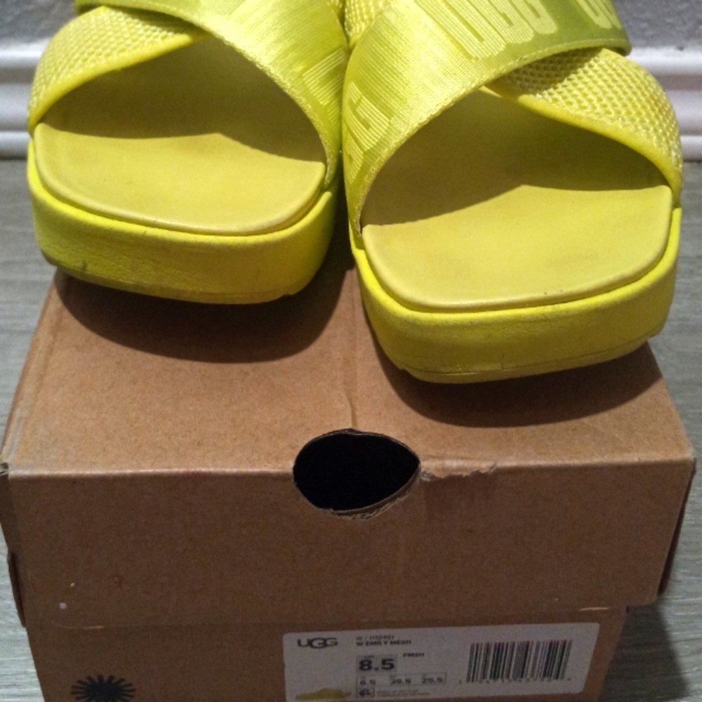 UGG SPORT SANDLE